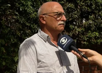 “Las personas que estuvieron en el avión pueden adeudar riesgo de contagiarse o de adeudar varicela”, advierte experto