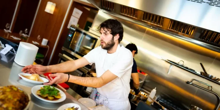 La alimentación casera y el “caliu” del Bar Bocata se expanden con un segundo local en el Eixample