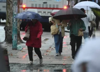 Meteorología actualizó la advertencia por tormentas puntualmente fuertes y lluvias abundantes; rige aun la hora 17.30